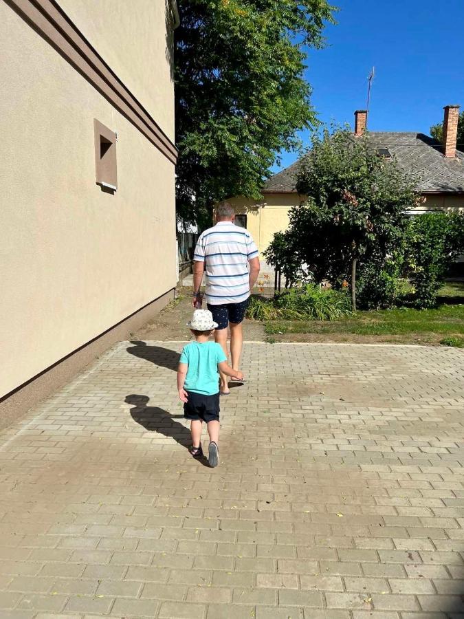 Zsuzsa Apartman Hajdúszoboszló Kültér fotó
